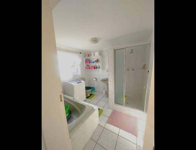 2 BEDROOM PROPERTY TO RENT IN GOODWOOD CENTRAL